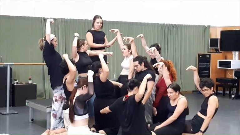 Acabem la setmana amb un breu resum de les Aules obertes dels alumnes de 2n curs d’interpretació de teatre físic i visua…