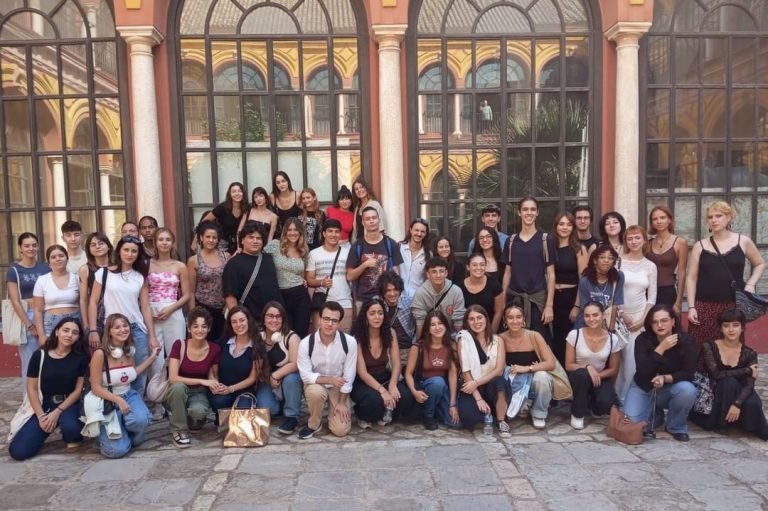Hoy hemos tenido la satisfacción de recibir al alumnado que se incorpora este curso a nuestra numerosa comunidad educati…