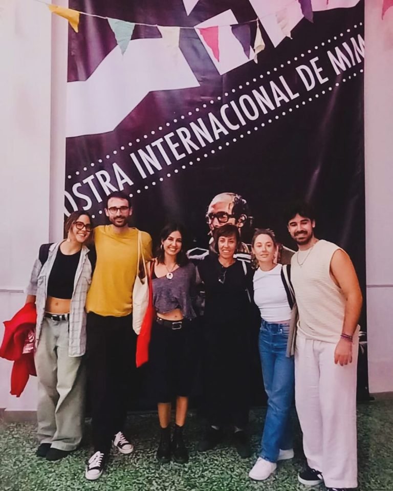 Ahir alumnat i professorat de l’Esadv va assistir al Festival Mim de Sueca.  Classe magistral amb Manolo Alcàntara i un …
