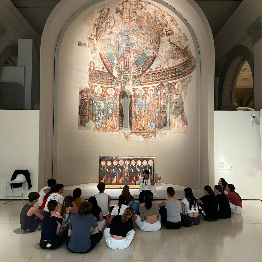 El Conservatori Professional de Dansa @cpd_it ha visitat el Museu Nacional d’Art de Catalunya @museunacional per comença…