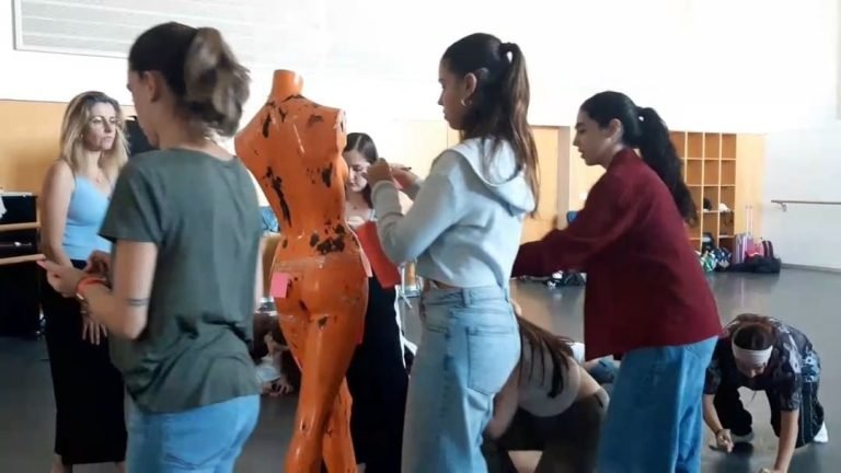 Aquest mes de setembre hem tingut a @esther_planas_hortal de @sismecreatiu fent classes a l’alumnat de l’especialitat de… Aquest mes de setembre hem tingut a @esther_planas_hortal de @sismecreatiu fent classes a l’alumnat de l’especialitat de…