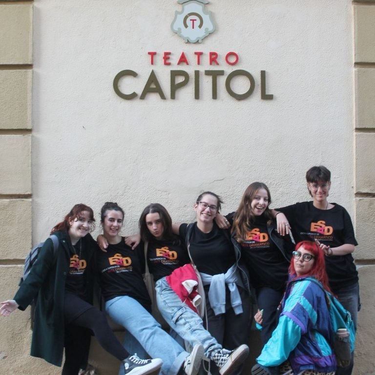 🎭RUTA GUIADA ESAD Y TEATRO CAPITOL
Curso 2024-2025Hoy le ha tocado el turno a las alumnas de primero de la especialid…
