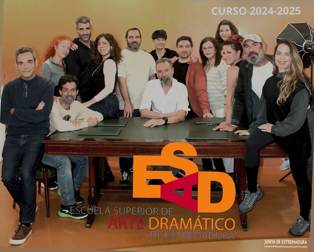 🎭EQUIPO DOCENTE ESAD EXTREMADURA Curso 2024-2025 El Equipo Docente de la ESAD de Extremadura (aunque falta alguno/a…)…