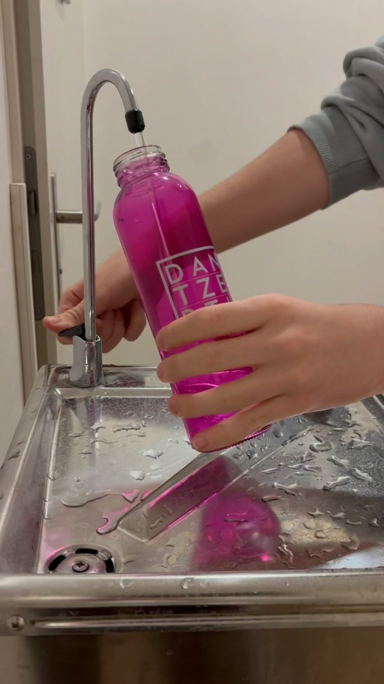 ⚠️ Erabil ezazu DANTZERTIko beirazko botila, ingurumena zaindu eta plastikoak gutxitzeko! 💦 Administrazioan dugu salgai…