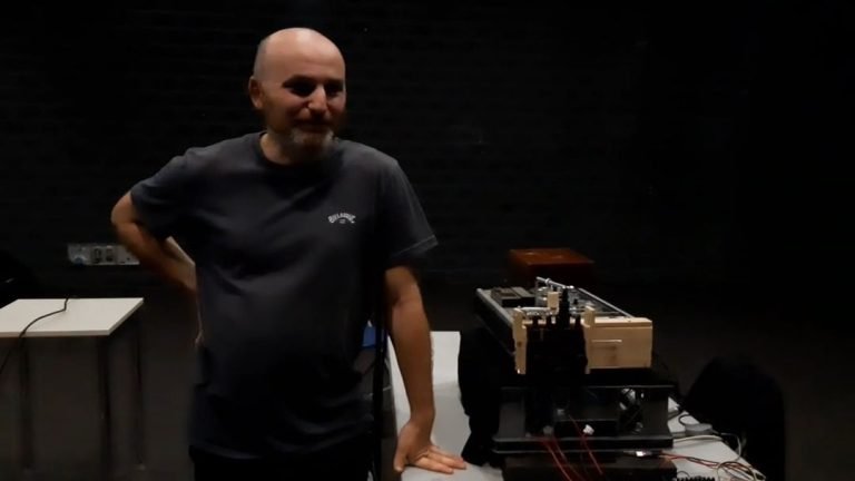 L’artista digital @michelecremaschi ha dut a terme una assignatura optativa de Tecnologia i Visual a l’alumnat d’interpr… L’artista digital @michelecremaschi ha dut a terme una assignatura optativa de Tecnologia i Visual a l’alumnat d’interpr…