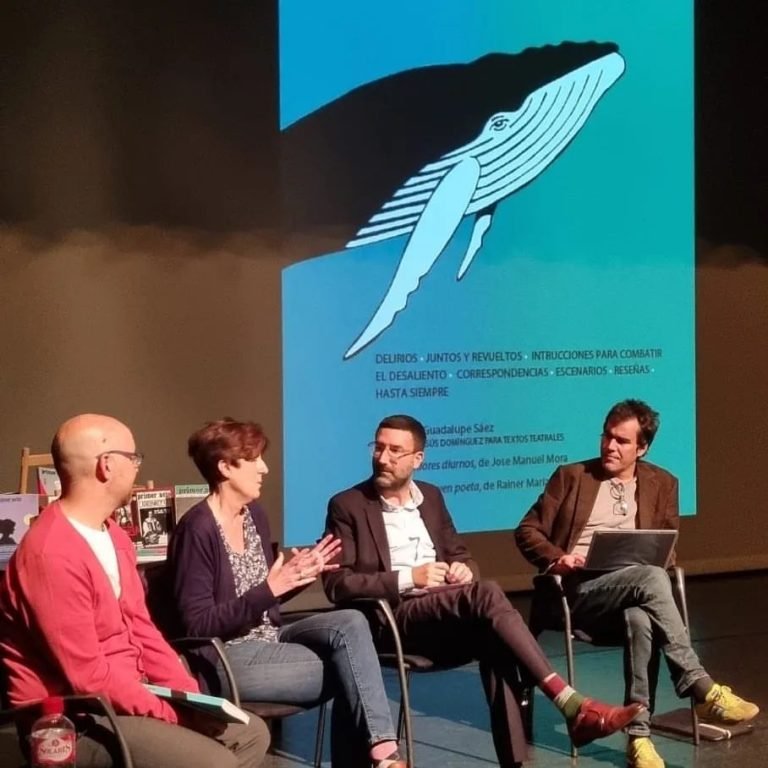 El Teatro Experimental Álvaro Valentín acogió el encuentro con Ángela Monleón, directora de la Revista Primer Acto, publ…