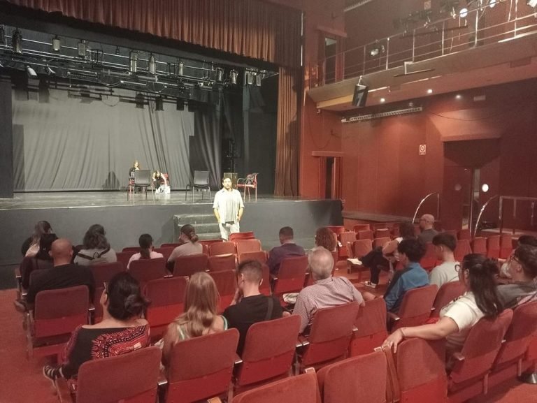 Seguimos desarrollando distintas visitas de centros educativos en las que alumnado de dentro y fuera de la Región tiene …