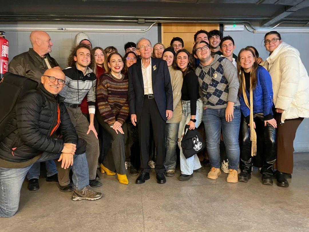 📸 Ayer, el alumnado de la #ESADCyL tuvo el honor de compartir un encuentro con el actor Emilio Gutiérrez Caba en el Tea…