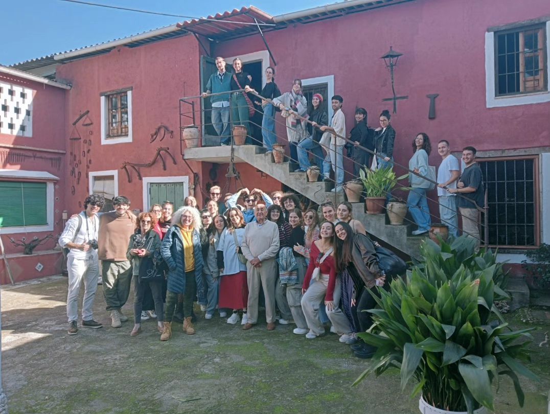 🎭Hoy el alumnado y profesorado de ESAD Málaga, han visitado la casa de Federico García Lorca y Bernarda Alba en Valderr…