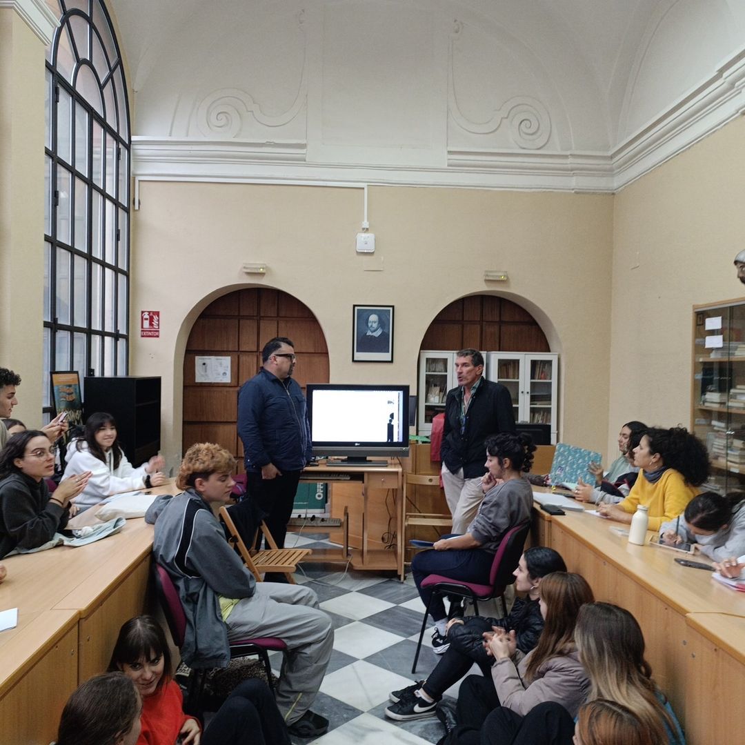 El 29 de Octubre realizó el director de cine Arturo Montenegro una charla coloquio sobre la creación y producción de su …