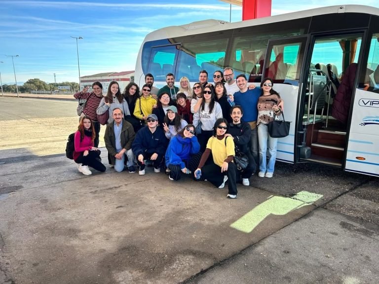 🎭 ACORDA, MARIA! 📣Este ha sido el paso de la ESAD de Extremadura de su paso por Oporto con este gran proyecto intercen…