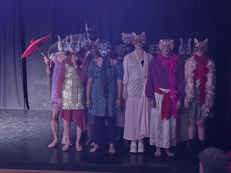 Muestra de trabajo de la asignatura Teatro Posdramatico con alumnos de 3º y 4º de las tres Especialidades y coordinado p…