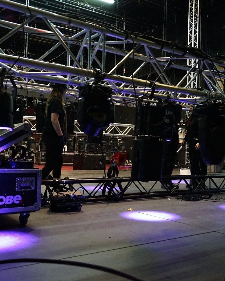L’alumnat de primer curs de l’Escola Superior de Tècniques de les Arts de l’Espectacle @estaeit duu a terme dimarts 25 i…