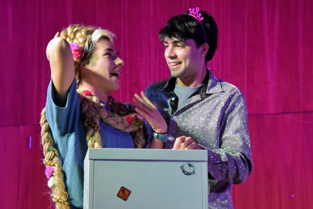 EGRESADOS A ESCENA | Atrote Teatro se enfrenta a su tercera producción, esta vez para el público más exigente. @atrotete…