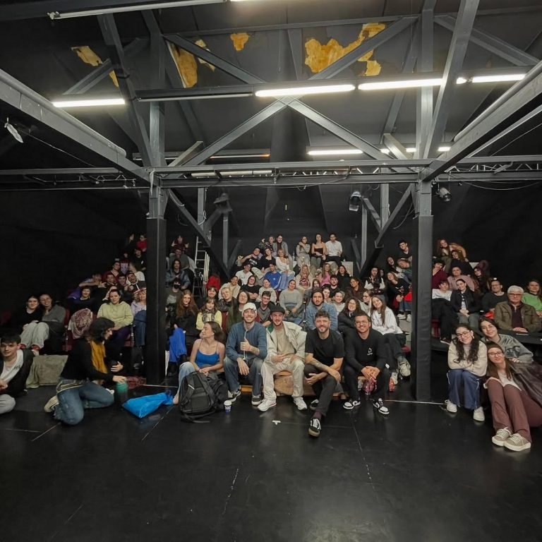 Esta mañana hemos tenido el placer de recibir en nuestra escuela a Daniel Rovalher de la compañía teatro RonLalá. Ha sid…