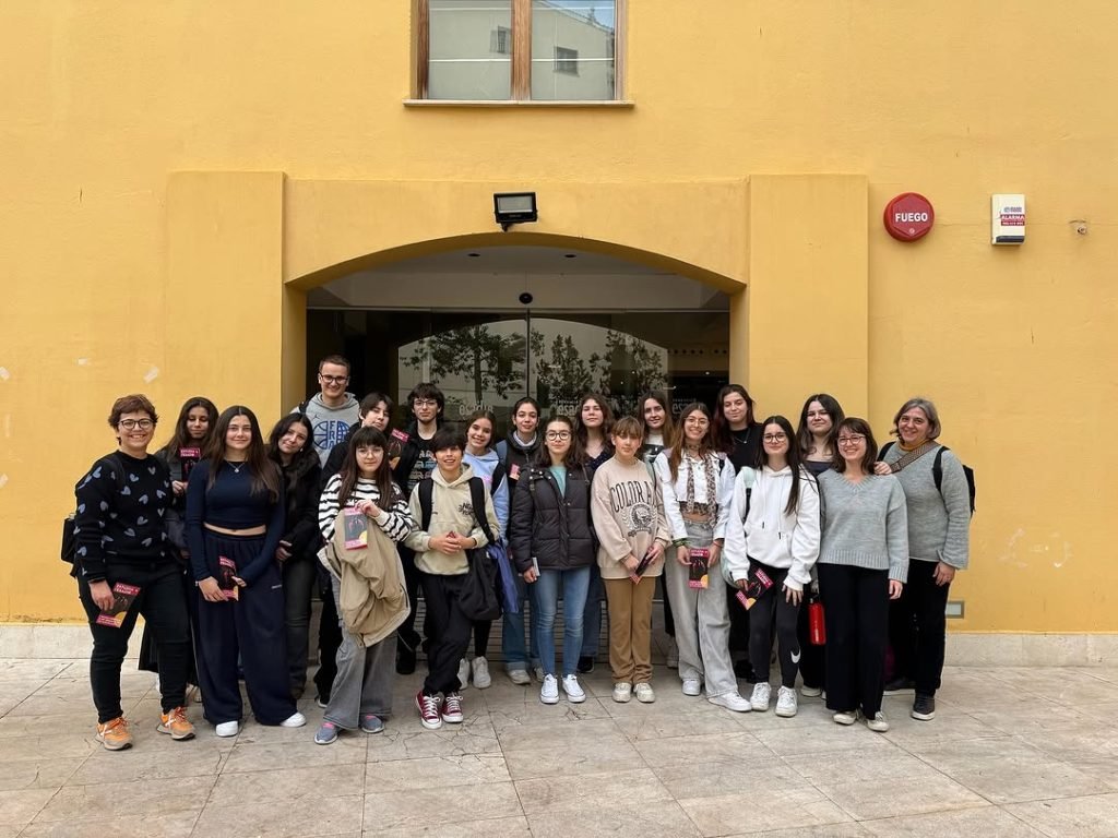 Els alumnes de l’IES Inca han visitat avui els Estudis Artístics Superiors d’Art Dramàtic de les Illes Balears per conèi…