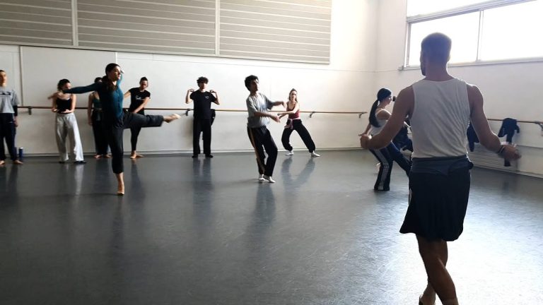L’alumnat del Conservatori Superior de Dansa @csd_it ha tingut l’oportunitat de fer diverses classes de dansa contemporà…
