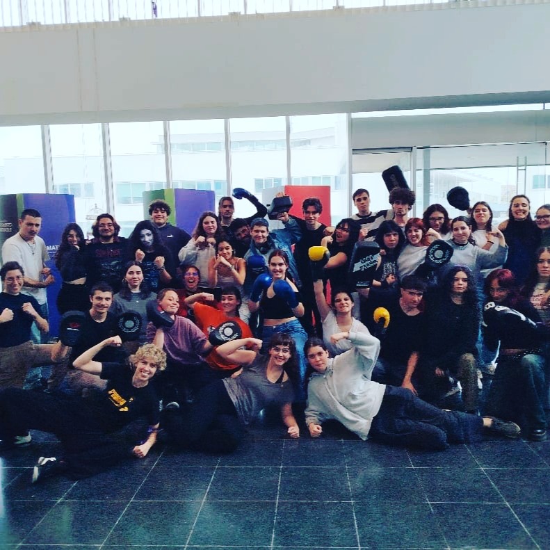 📸💜 Velaquí as participantes do curso de defensa persoal 💪 impartido pola nosa estimada Belén Bouzas. Unha das activid…