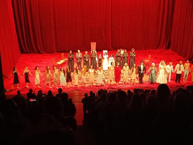 ✨🎭 Una experiencia única en el Teatro Central de Sevilla 🎭✨ El pasado sábado 8 de marzo, nuestro alumnado y profesorad…