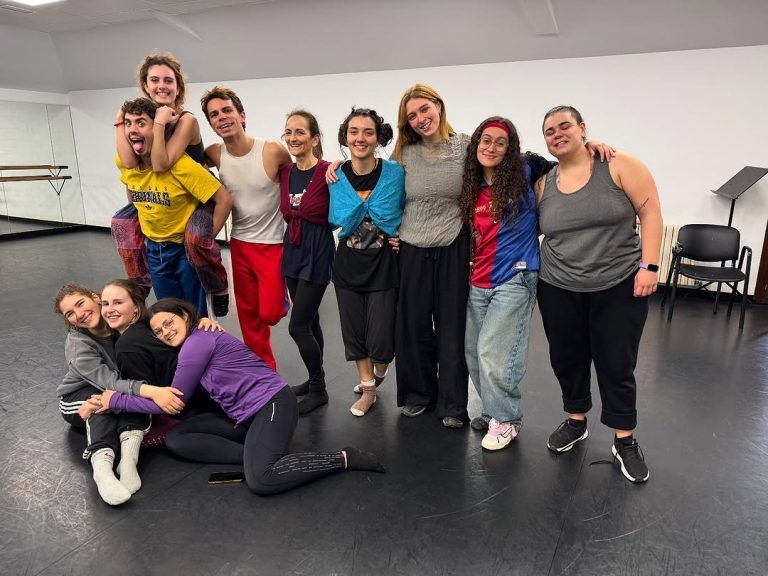 🌍✨Las artes escénicas nos conectan más allá de los idiomas y las fronteras. Esta semana hemos tenido el placer de recib…