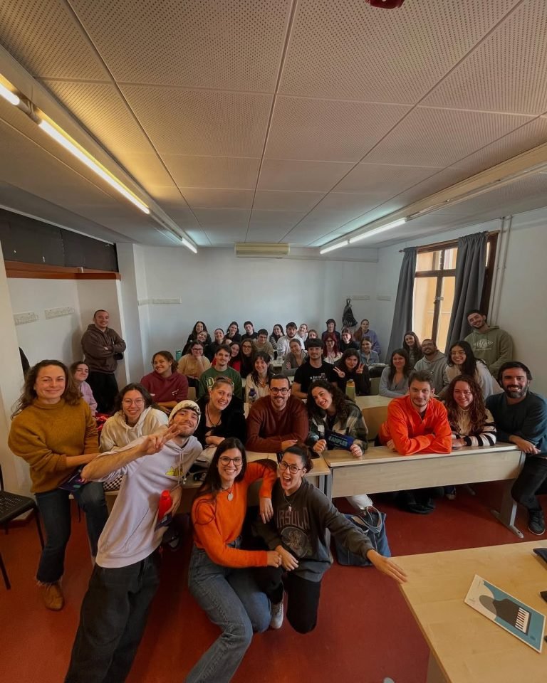 Hoy nos ha visitado @teatrodellimo y @ddmteatro con su nueva obra SAMPLER que estrena este viernes 28 en el Teatro Villa…