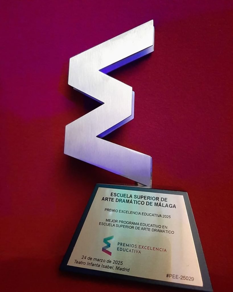 📢 ¡Gran noticia! 🎭✨ La ESAD Málaga ha sido galardonada con el Premio Excelencia Educativa 2025 al Mejor Programa Educa…