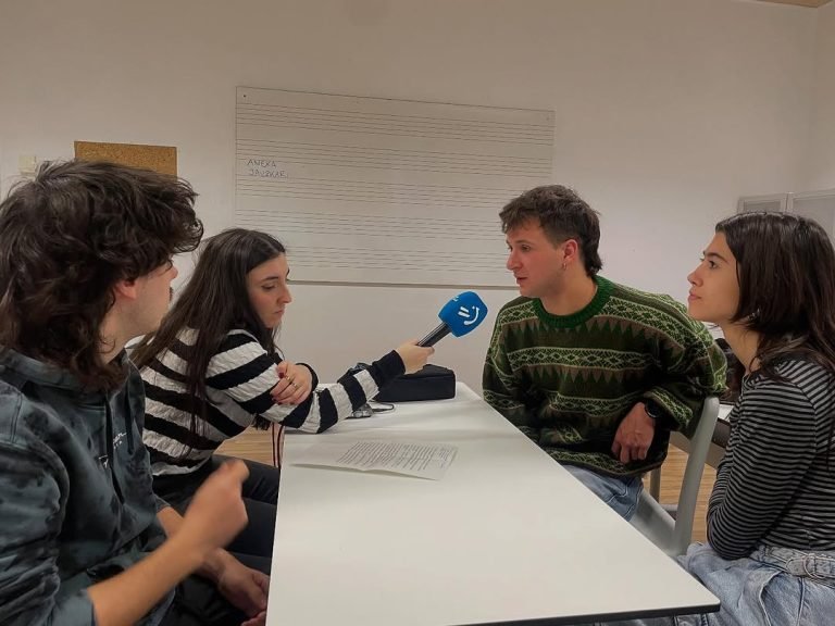 ⚠️ Bihar, Antzerkiaren nazioarteko eguna dela-eta, Radio Euskadik DANTZERTIko Aitor Gonzalez 1. mailako ikaslearen eta G…