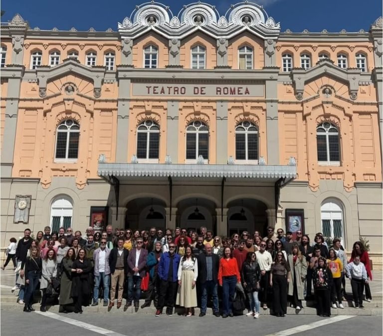 El sector se reúne para celebrar el Día Mundial del Teatro @murciaaescenaasociacion @drem_murcia @directoresescenamurcia…