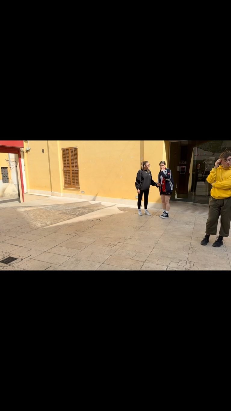 Can Rosalind stop laughing at Phoebe by this evening? @esadibpalma @cu_acting @covuni