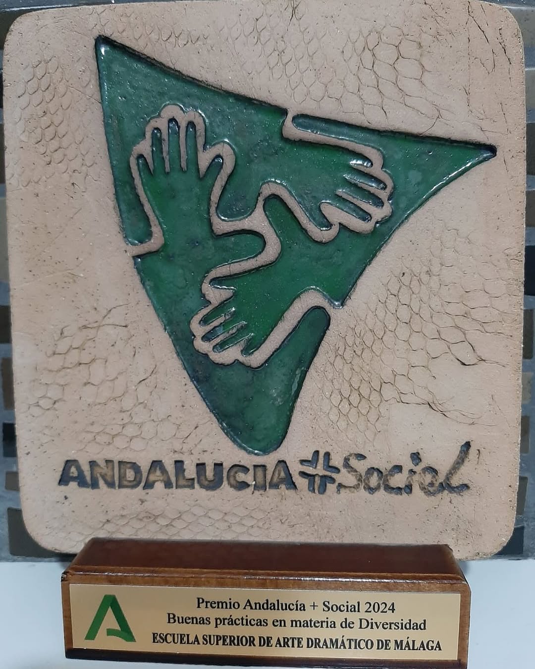 🎭🏆 ¡Gran noticia! La ESAD Málaga ha sido galardonada con el Premio Andalucía + Social 2024. 💚 Agradecemos a la Junta …