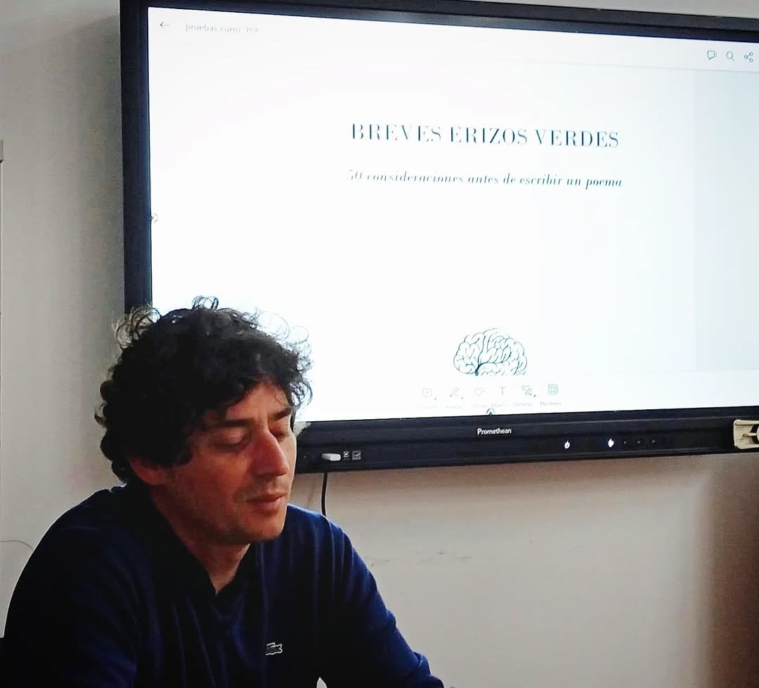 Fue un placer hablar ayer de poesía en la Escuela Superior de Arte Dramático de Córdoba. Gracias! 💛 Fue un placer hablar ayer de poesía en la Escuela Superior de Arte Dramático de Córdoba. Gracias! 💛