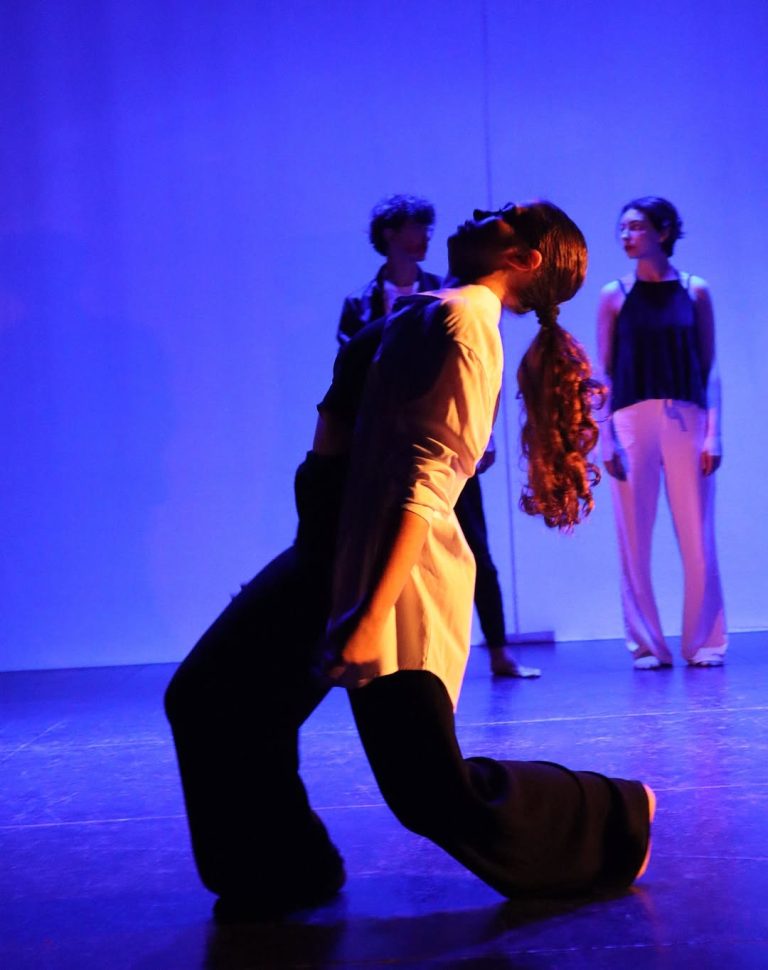 Muestra de Danza contemporánea a cargo del grupo de primero de Interpretación Gestual (profesora: Mariché López), para l…