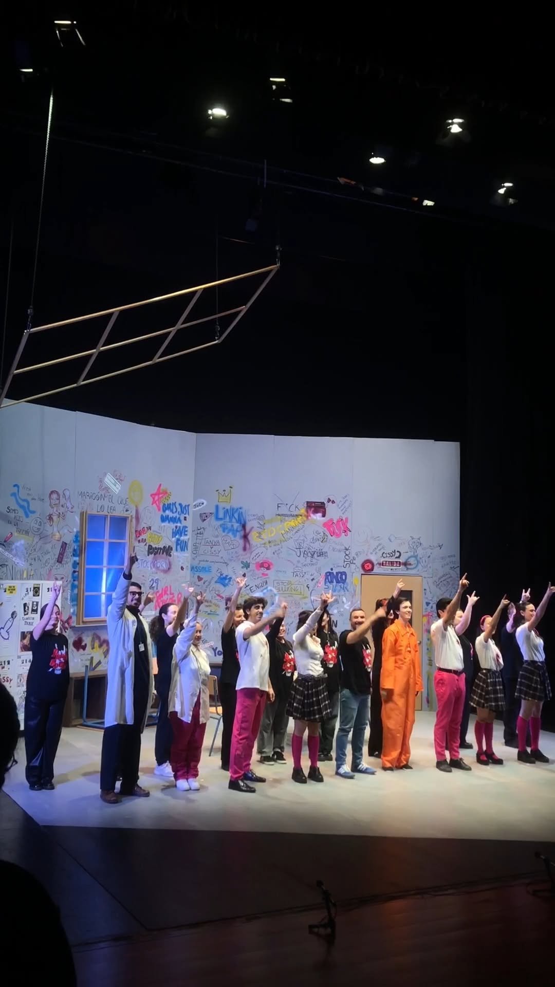🔥🎸 ¡Rebeldía, energía y creatividad a flor de piel! 🎸🔥 👏 Enhorabuena a todo el equipo artístico y técnico que ha he…