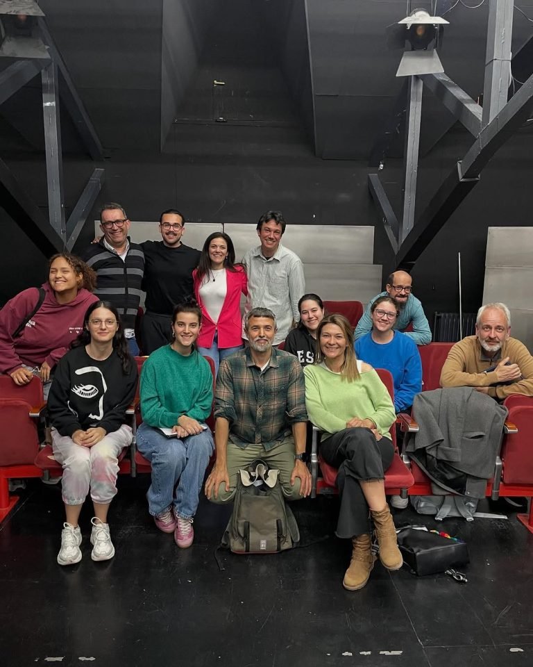 Hoy recordamos la visita de Nicholas Saunders a nuestra escuela organizada por el área de teatro musical y coordinada po…