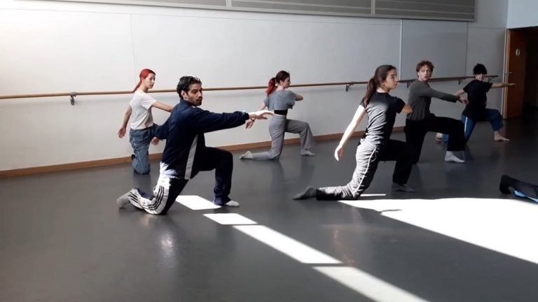 El coreògraf Xián Martínez, director d’iXa danza, ha estat convidat pel Conservatori Superior de Dansa (CSD) a fer un mò…