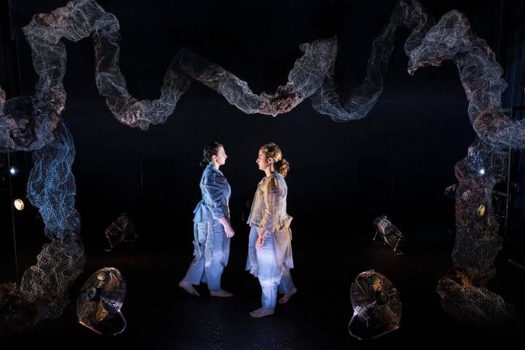 Avui us compartim unes imatges de «Fragile 3.0», l’espectacle de l’alumnat de 4t d’Interpretació de l’itinerari de teatr…