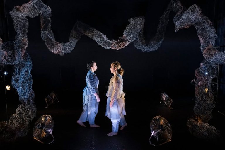 Avui us compartim unes imatges de «Fragile 3.0», l’espectacle de l’alumnat de 4t d’Interpretació de l’itinerari de teatr…