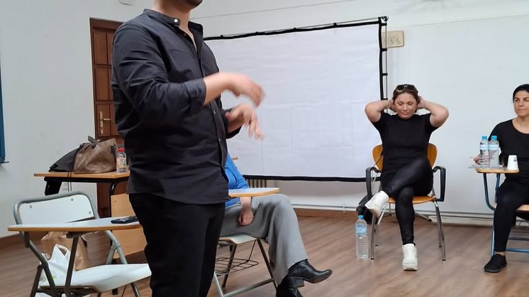 En estos días se está celebrando en la ESAD un curso de entrenamiento vocal impartido por la logopeda Nieves Rey y el ca… En estos días se está celebrando en la ESAD un curso de entrenamiento vocal impartido por la logopeda Nieves Rey y el ca…