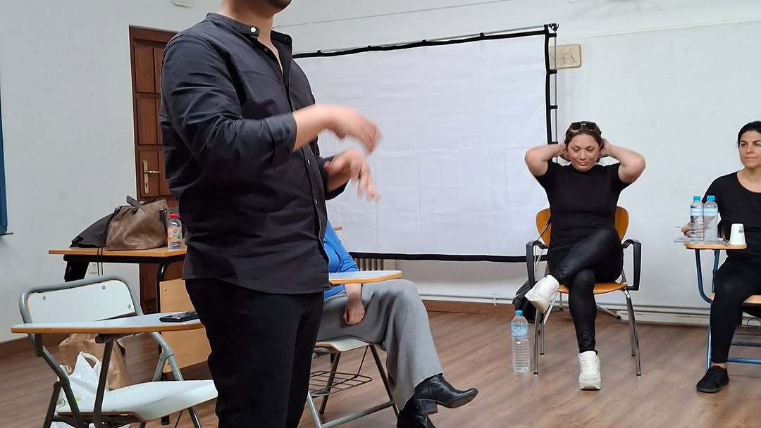 En estos días se está celebrando en la ESAD un curso de entrenamiento vocal impartido por la logopeda Nieves Rey y el ca…