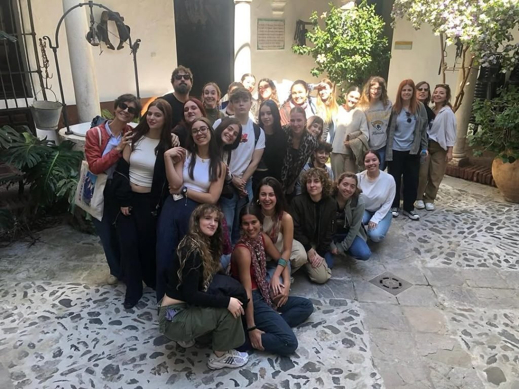 🖼️✨ El pasado lunes, el alumnado de 1º de Textual disfrutó de una visita al Museo de Artes y Costumbres Populares de Má…