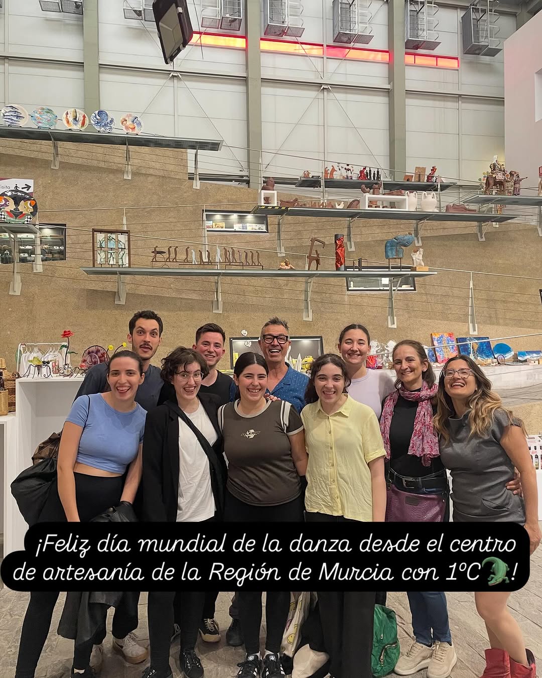 La clase de 1ºC muestra su ejercicio de expresión corporal creado en la clase de @pacoferro en el centro regional de art…