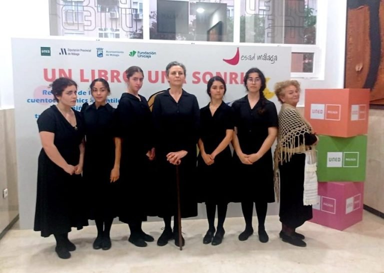 📚✨ Un libro, una sonrisa. Desde la ESAD Málaga hemos tenido el placer de participar en esta preciosa iniciativa organiz…