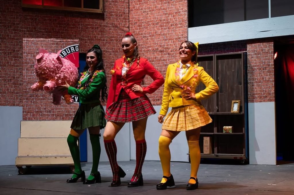HEATHERS – El Musical 🎭 👏 ¡Queremos dar la enhorabuena a todo el equipo artístico y técnico de Heathers por su esfuerz…