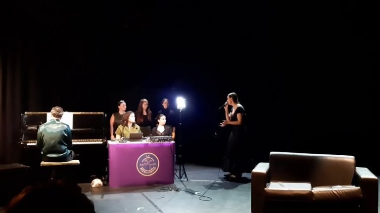 Iniciem la setmana amb un resum de «Les granotes», espectacle resultant de l’assignatura «Pràctica 3» de l’alumnat de 4t…