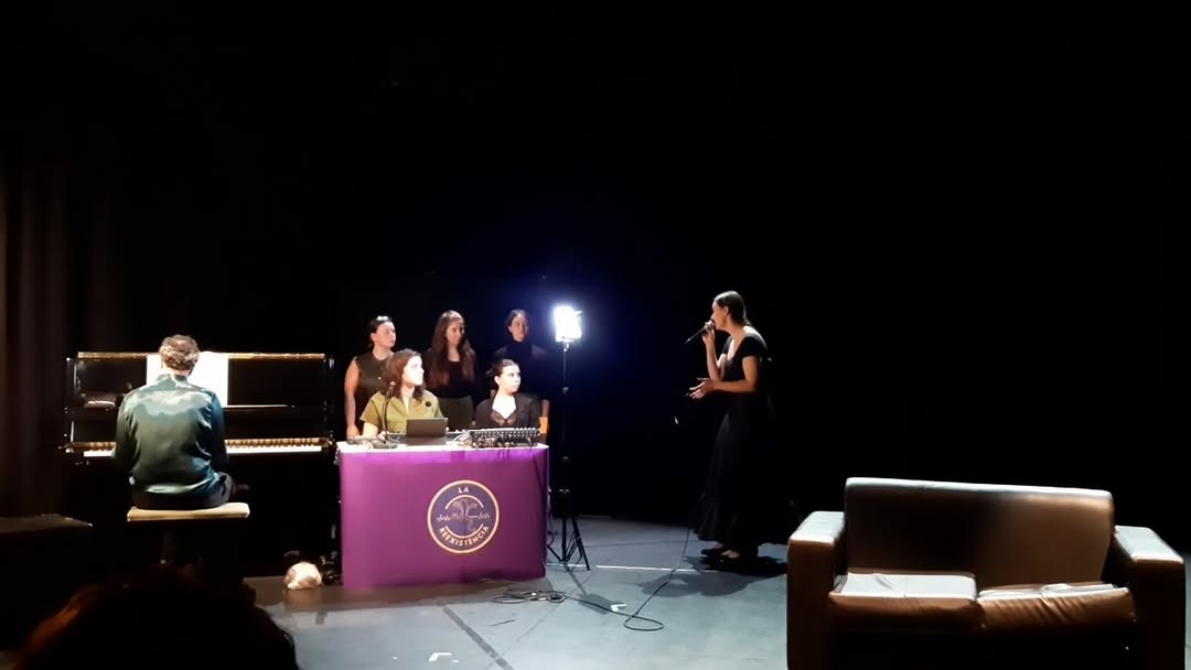 Iniciem la setmana amb un resum de «Les granotes», espectacle resultant de l’assignatura «Pràctica 3» de l’alumnat de 4t…
