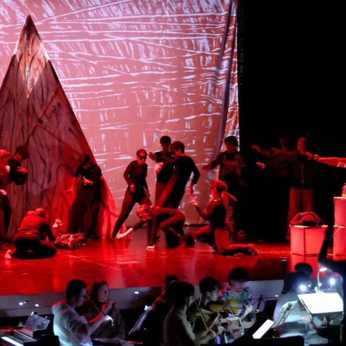 Con esa fotografía de @jotalores para @farodevigo chéganos a primeira imaxe do «Orfeo ed Eurídice», un obra emblemática …