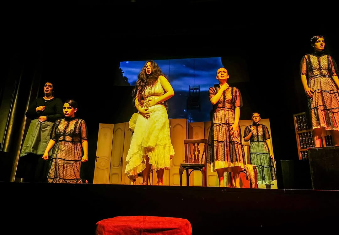 🎭TALLER FIN DE GRADO DIRECCIÓN BERNARDA 360º 📣El pasado 1 y 2 de mayo el el Teatro Capitol se estrenó Taller fin de gr…