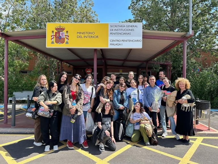 🎭🎭 ESAD Málaga en el Centro Penitenciario Málaga (Alhaurín de la Torre) con la representación “La casa de Bernarda Alb…