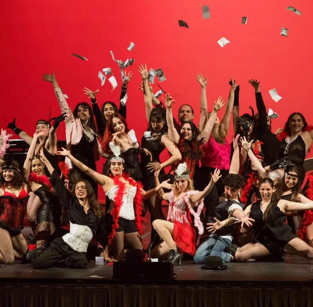 🎭 El sábado 17 de mayo un grupo de alumnas y alumnos de la @esad_clm participaron en la Gala de Clausura de FICCUE 2025…
