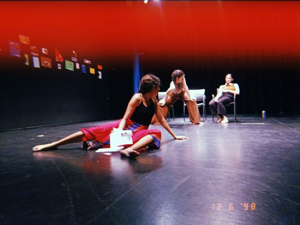 📸✨ ¡Qué tarde tan increíble hemos tenido! La representación del TFG «Si quemase mi biblioteca» con dramaturgia de Juliá…
